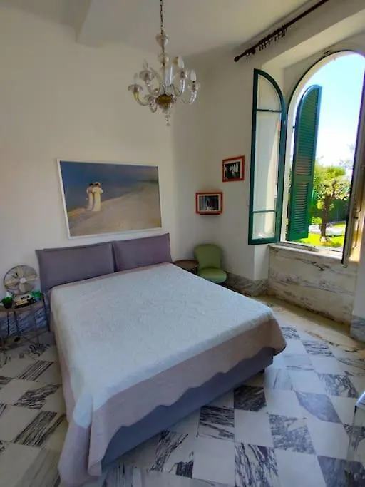 -Casa Padronale Fronte Mare- Apartment Massa  Italy