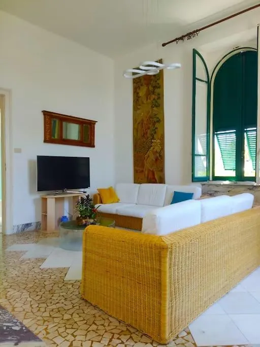 -Casa Padronale Fronte Mare- Apartment Massa  0*, Massa (Tuscany)