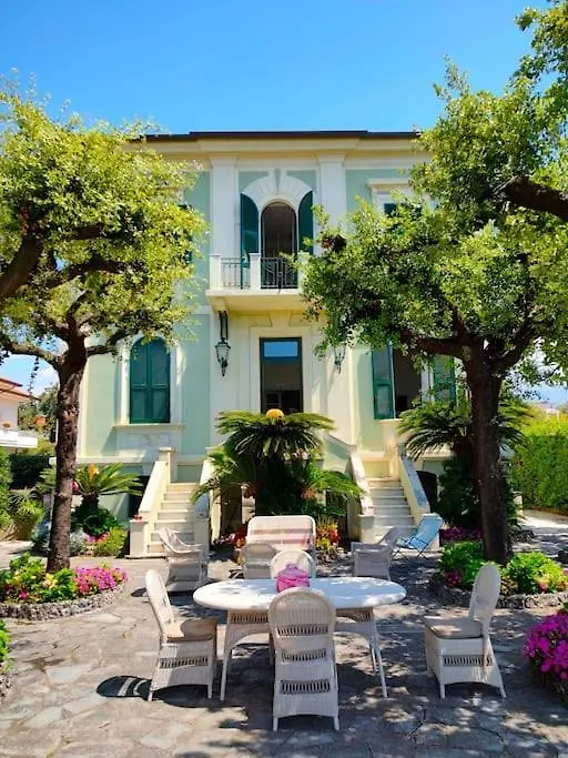 -Casa Padronale Fronte Mare- Apartment Massa  0*, Massa (Tuscany)